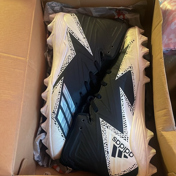 Boy Cleats - Picture 2 of 6